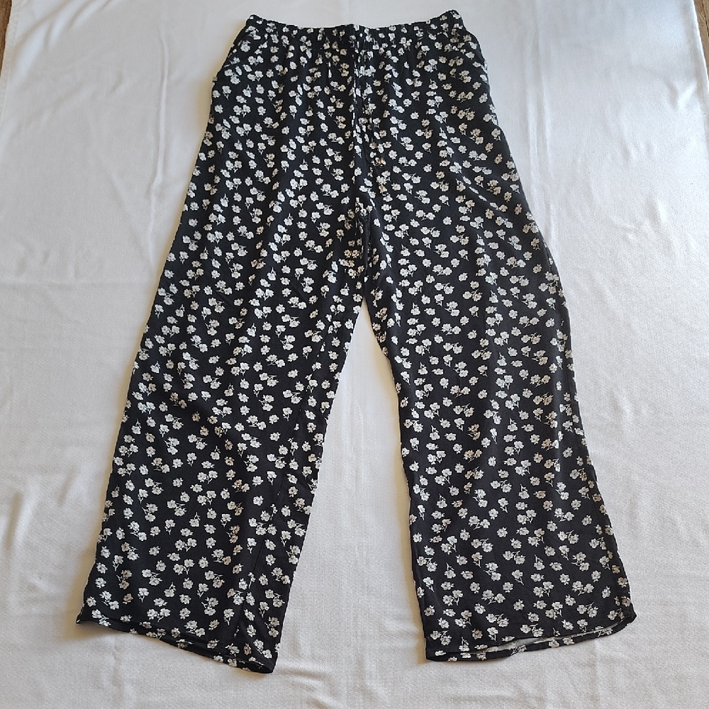 Love Wish Women's Black and White Floral Pants Size L Elastic Waist And Strings